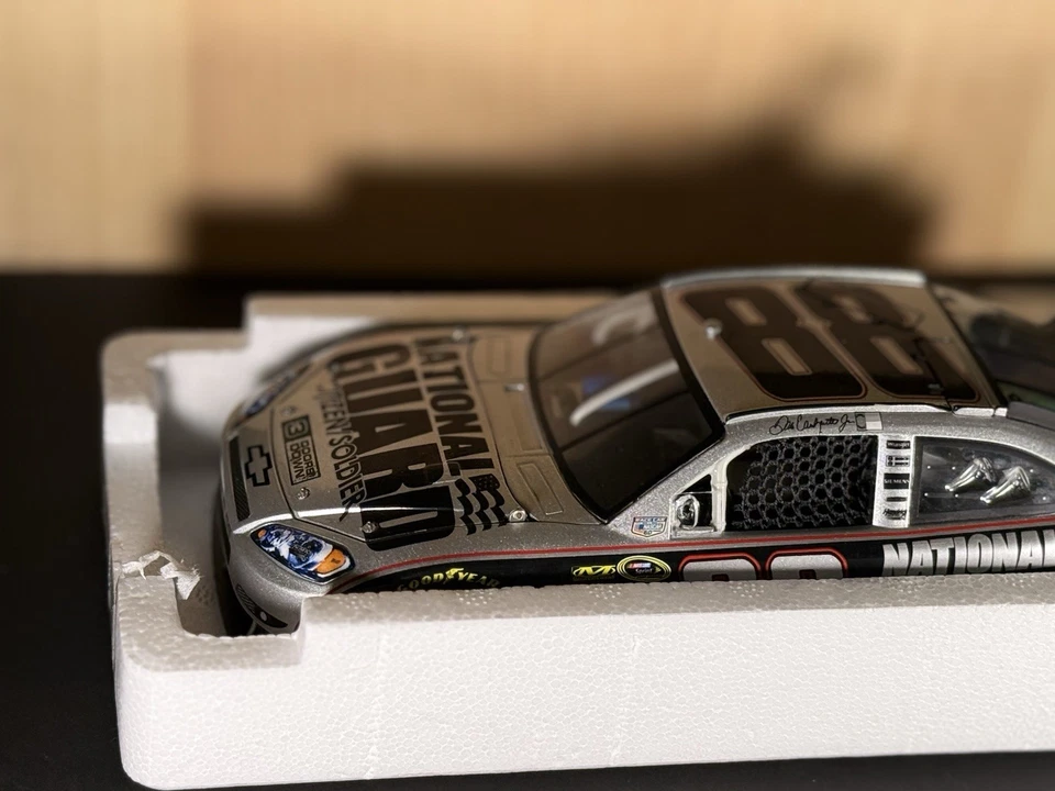 2008 Dale Earnhardt Jr #88 National Guard Citizen Soldier 3 Doors Down 1:24 - Изображение 2 из 4