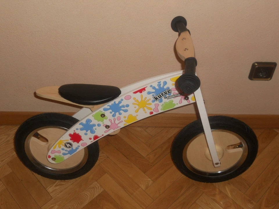 CHILDREN'S BIKE WITHOUT PEDALS “KIDDIMOTO KURVE” + HELMET + GLOVES. BRAND NEW.
