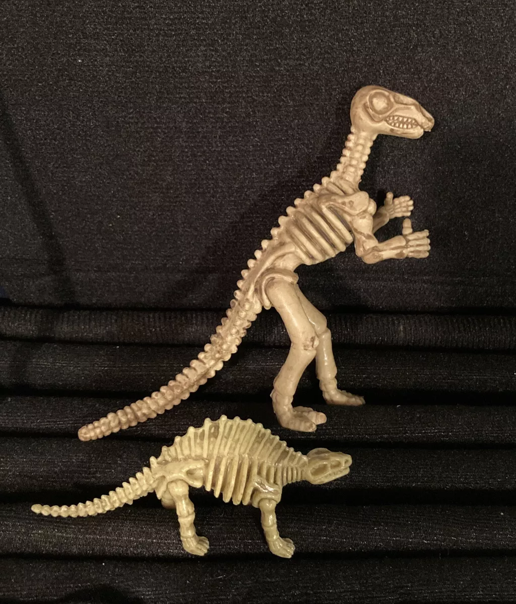 Plastic hotsell dinosaur bones