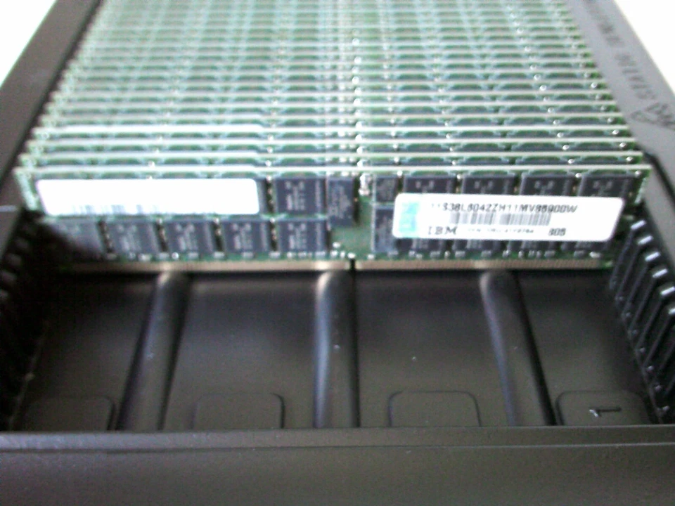 IBM 20GB 10 X 2GB 41Y2764 2RX4 PC2-5300P DDR2-667MHz HYNIX HYMP525P72CP4-Y5 - Image 2 of 4