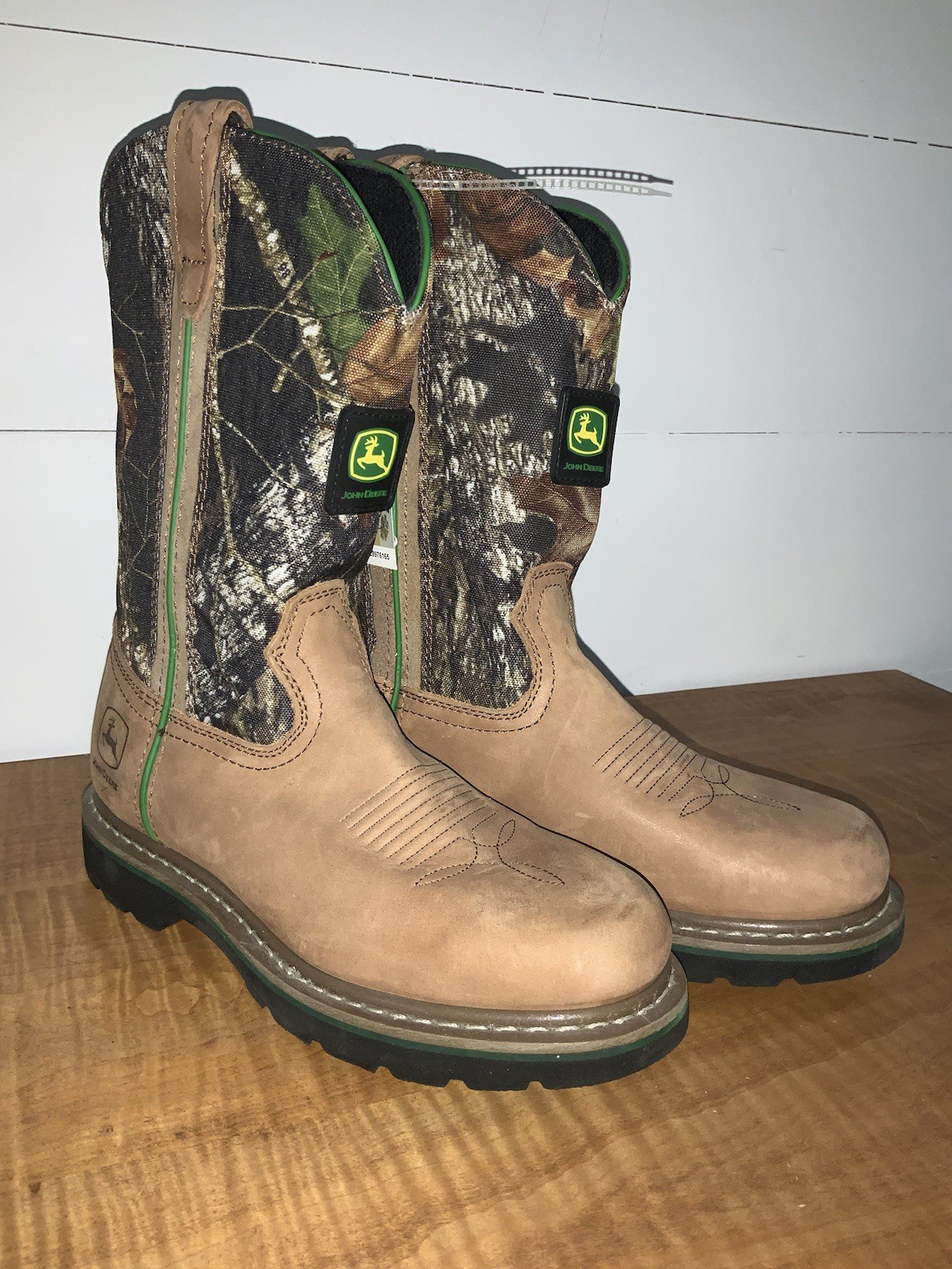 Dan Post, John Deere, Men’s Boot 7.5M, Mossy Oak Camouflage, Damaged