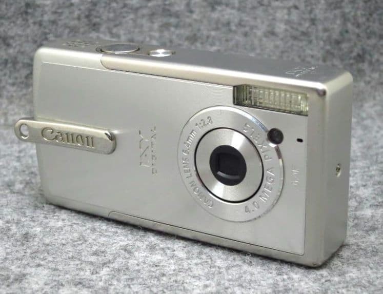 人気＊Canon IXY DIGITAL L シルバー Canon IXY Digital L Silver Compact Camera 4.0MP with Accessories