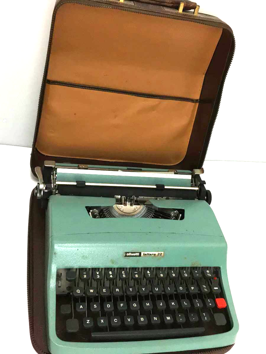 アンティーク雑貨 Gucci for olivetti lettera 32 Gucci | Brown GG Canvas and Green Olivetti Lettera 32 Typewriter and