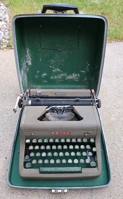 Vtg 1950s Royal Aristocrat Portable Typewriter w/Case Some keys Stuck. 