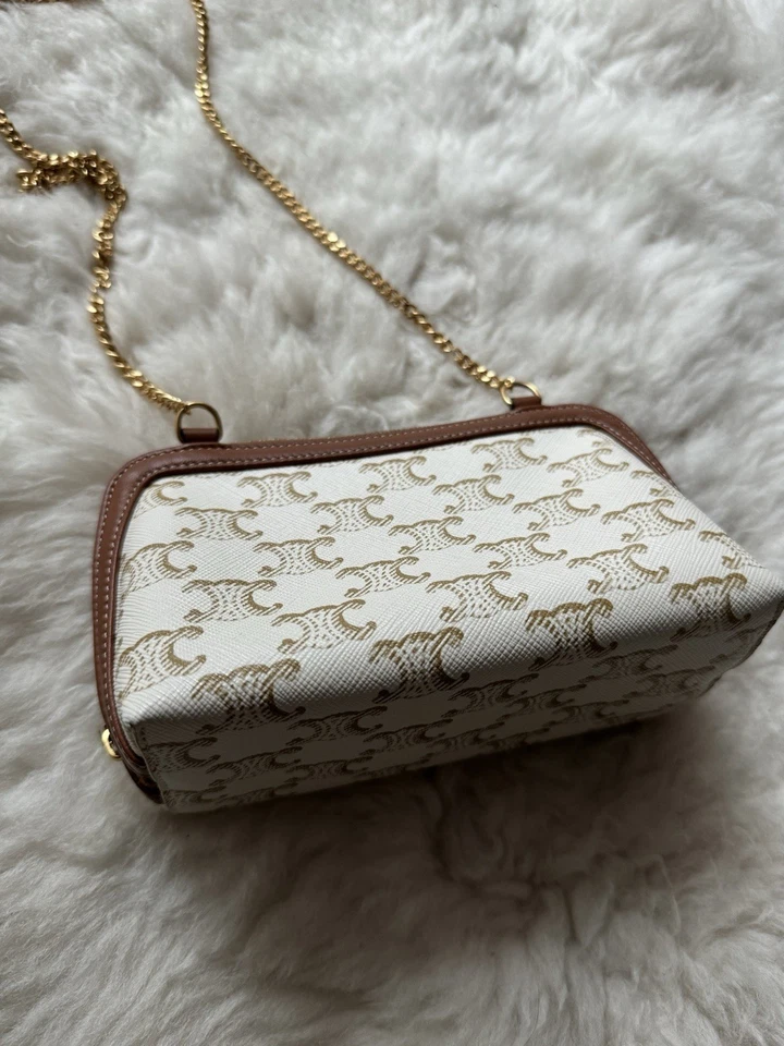 Celine Triomphe, photo 4 of 5