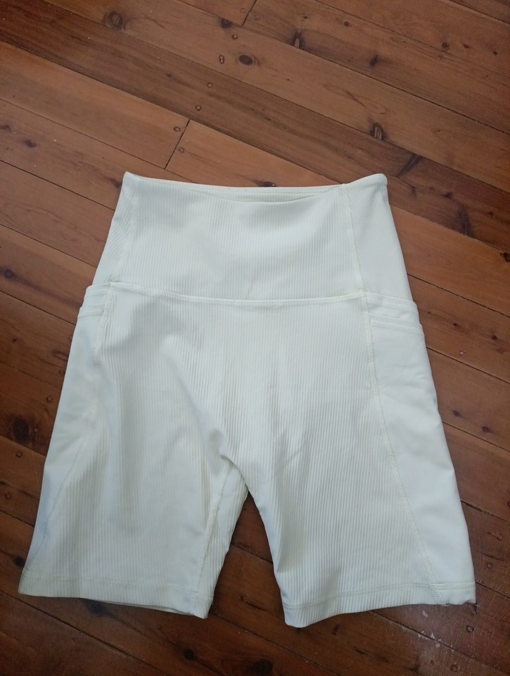 Lorna Jane Lemon bike pants gym shorts - Small EUC