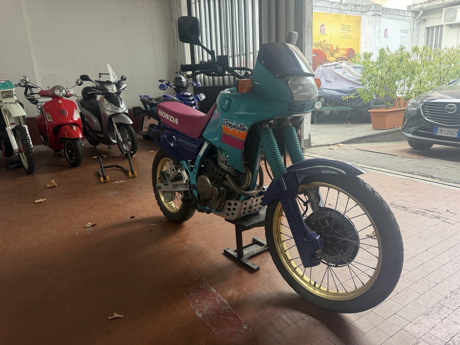Honda NX 650 Dominator “Benetton” foto 3