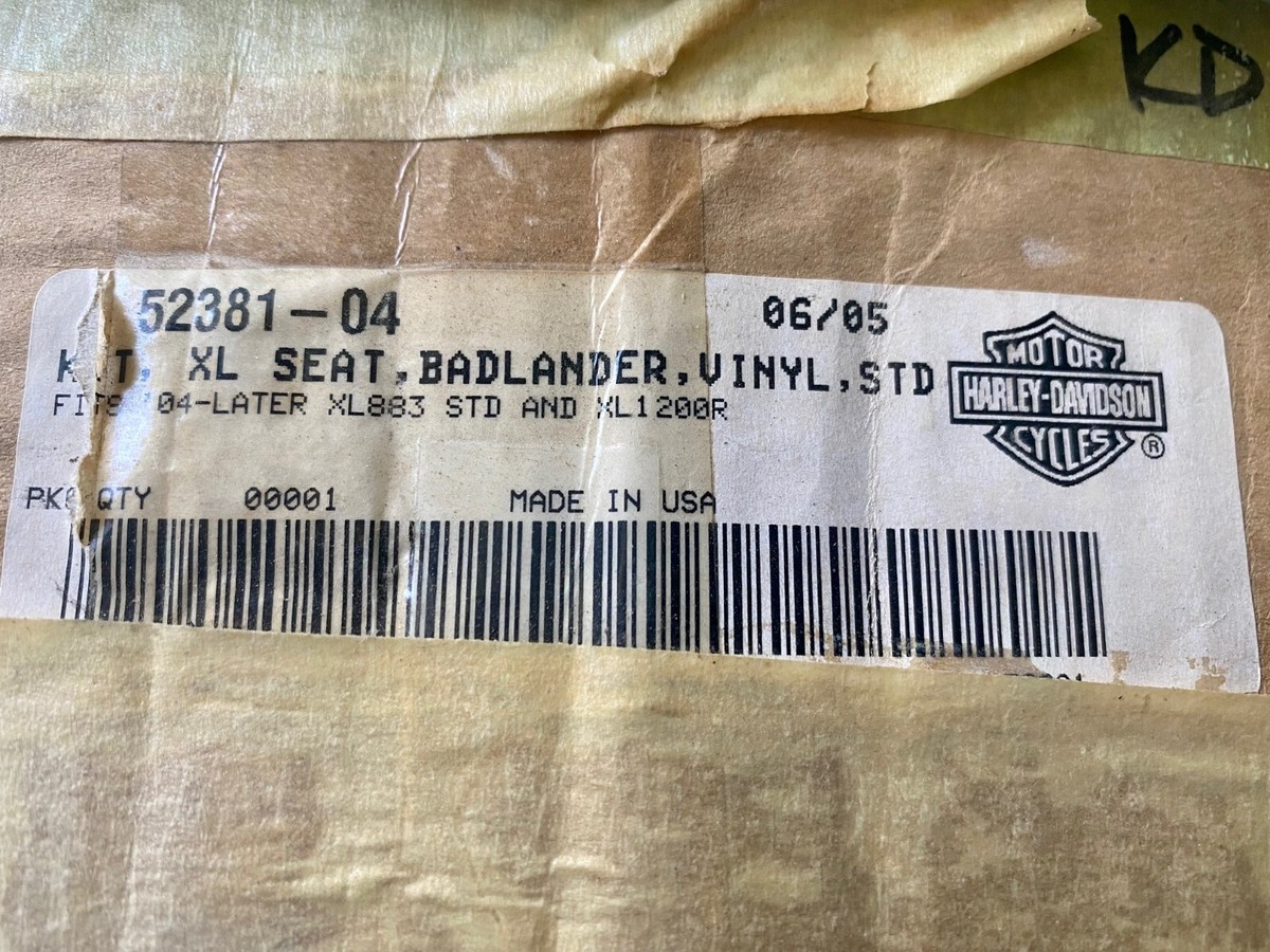 Harley Davidson Badlander Seat for 04-Later XL883 STD and Harley Davidson Badlander Seat for 04-Later XL883 STD and