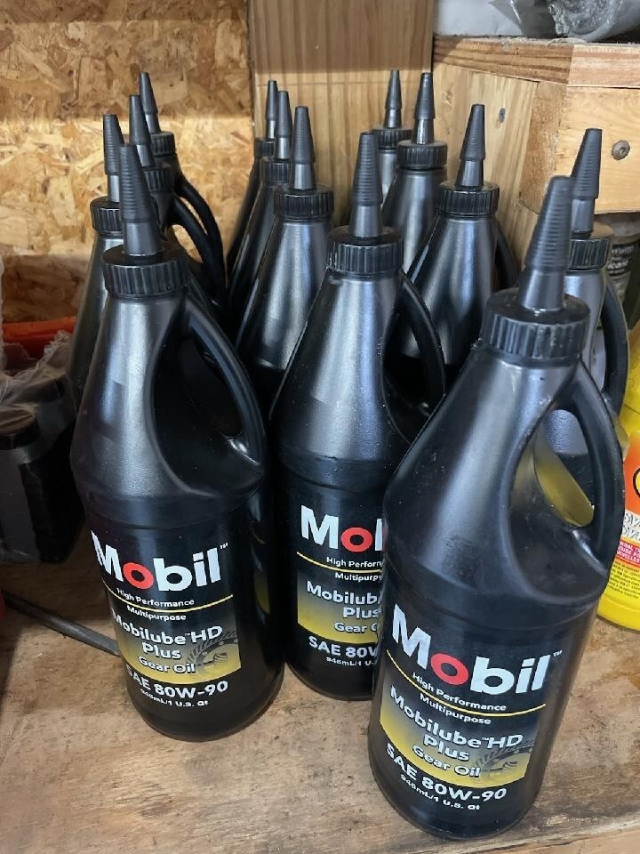 Mobilube HD Plus 80w90, Gear Oil, 6 qt.
