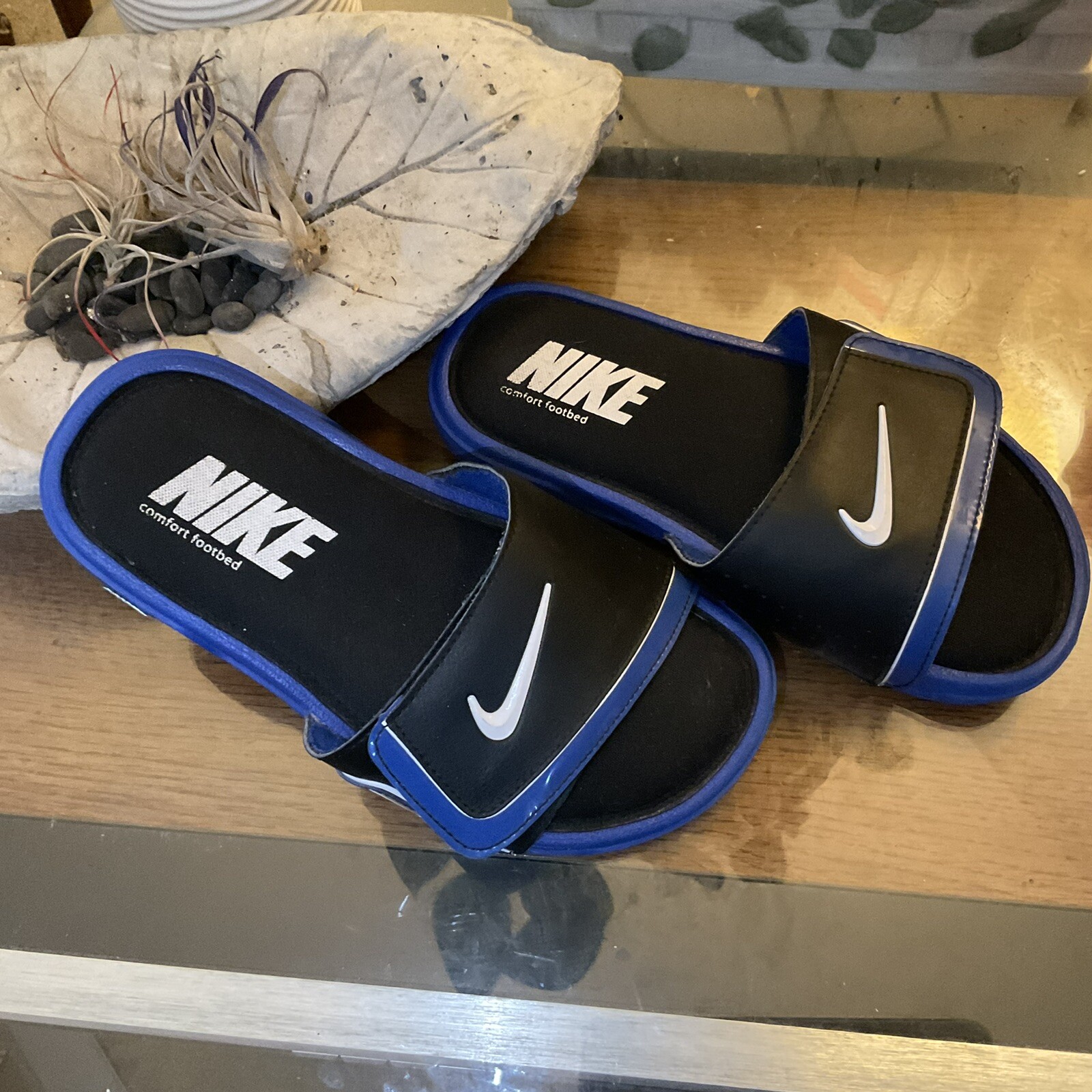 NIKE YOUTH COMFORT SLIDES 2 SZ 4 | eBay