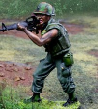 COLLECTORS SHOWCASE VIETNAM WAR CS01068A U.S. MARINE STANDING FIRING M16 MIB