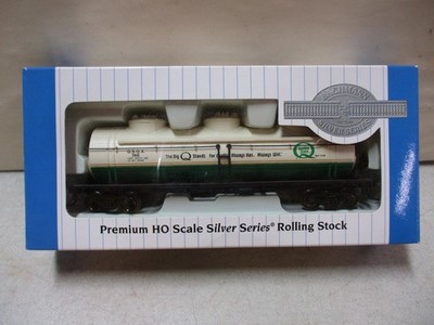 Bachmann Quaker State 3 Dome Tank Car HO Scale