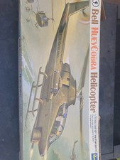BELL HUEYCOBRA HELICOPTER 1/32 INITIAL 1967 R...