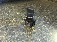 Allen Bradley 800E-3X10 2 Ser.A, Spring Loaded 2 Position Selector Switch KB 