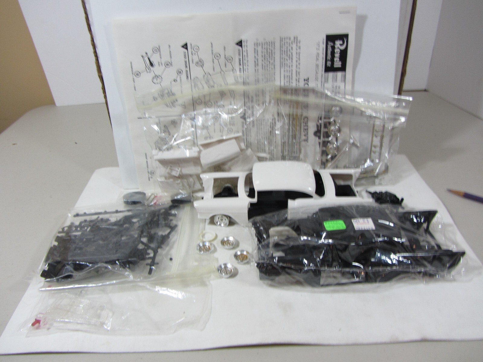 Revell - '57 Chevy Bel Air Model Kit   GC  1:25 Scale  (1023HM)  H-1284:198