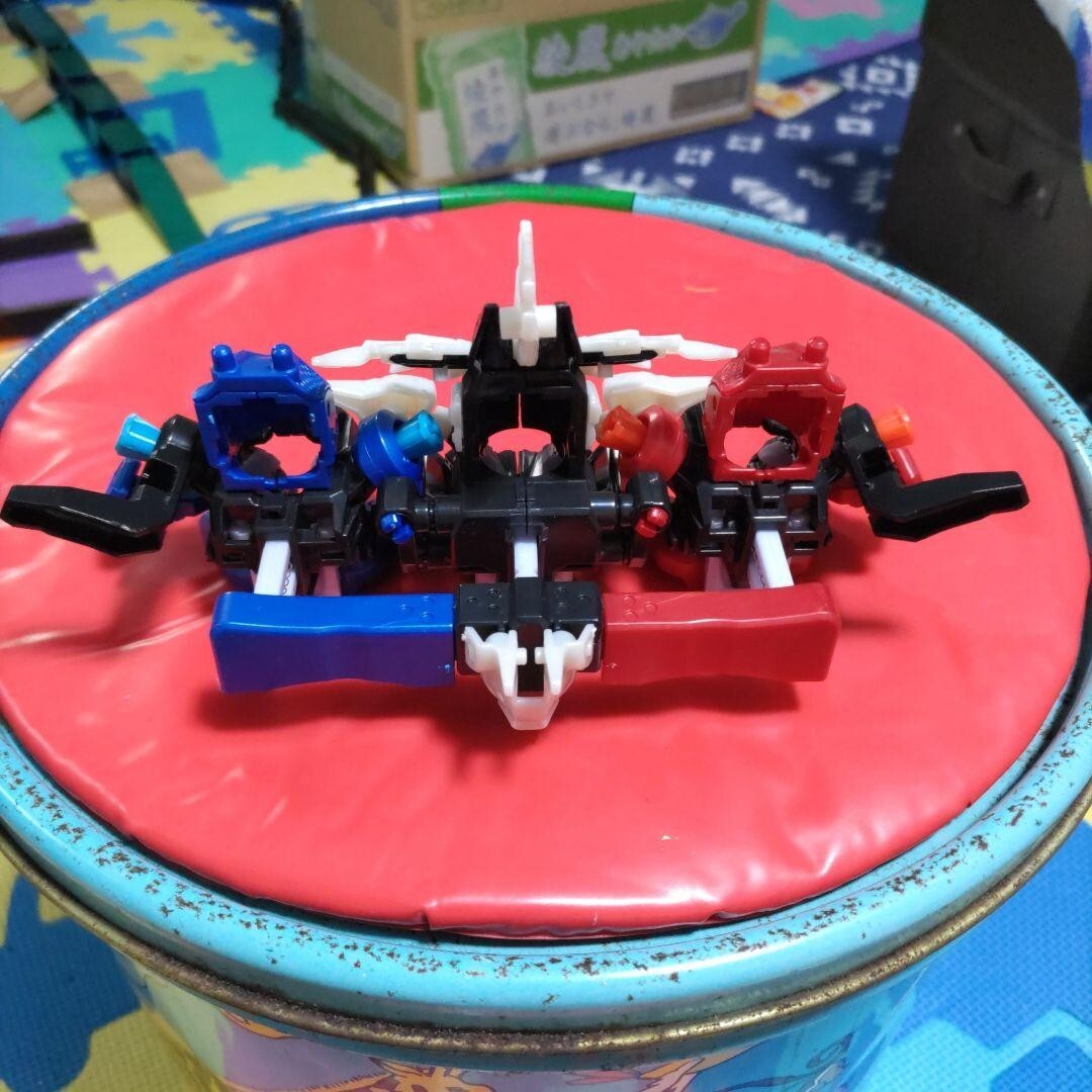 CROSS FIGHT B-DAMAN EX CB-82 TRIPLE=GILLUSION TAKARA TOMY