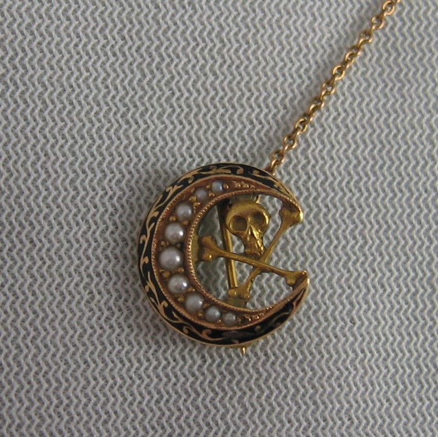 14K GOLD PIN w SEED PEARLS SKULL CROSS BONES ST LUKES SPOKANE