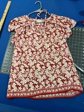Max Studio Split Tie-Neck Top Size M Red / White Floral Peasant Beach Raglan