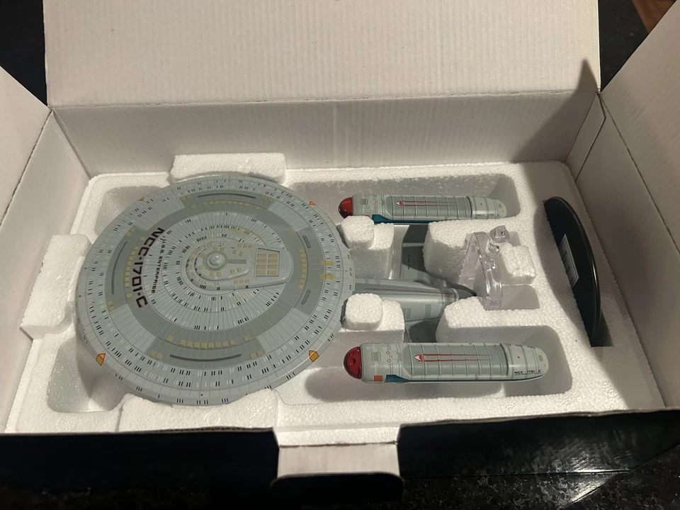 Original Eaglemoss XL Star Trek TNG Enterprise C NCC 1701-C w/ Mag (Not Fanhome) - Image 3 of 4