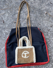 Borsa piccola UGG x Telfar castagno bordo shearling ciondolo tracolla