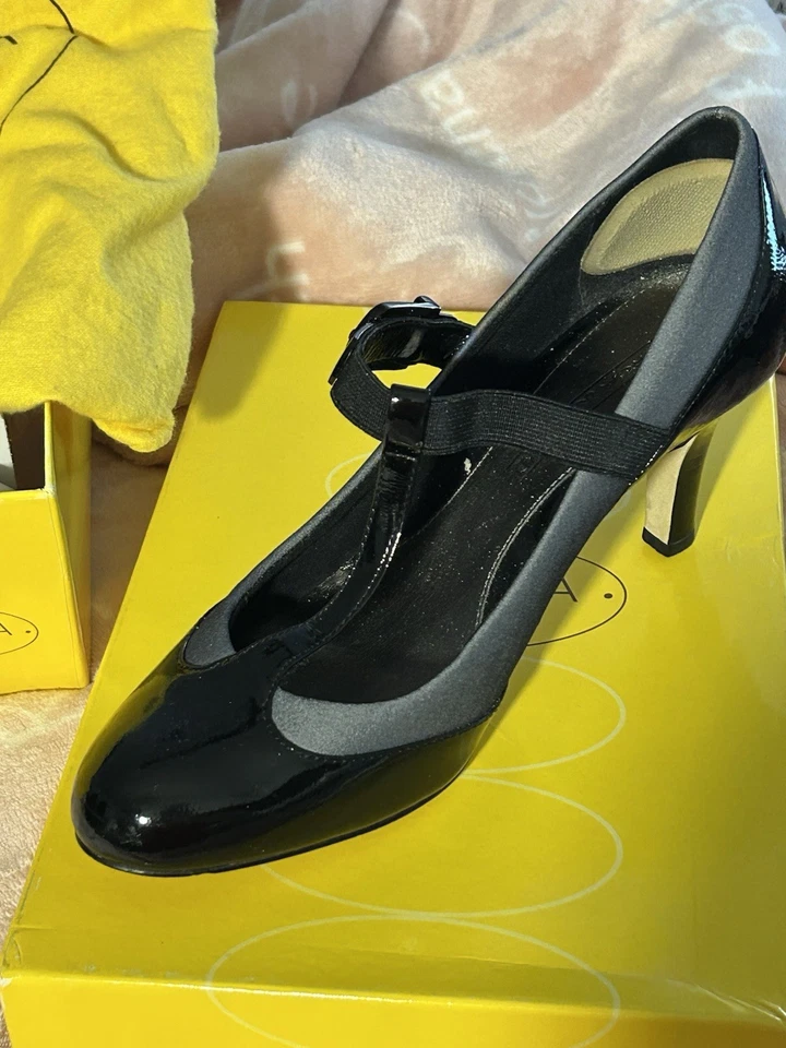 Usado Circa Joan & David TStrap Negro Patente/Material Gris Mujer Talla 6.5M Foto 4 de 4