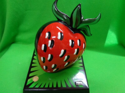 Künstler Objekt  Pop Strawberry 26 x 20 cm  Designer Britto von Goebel
