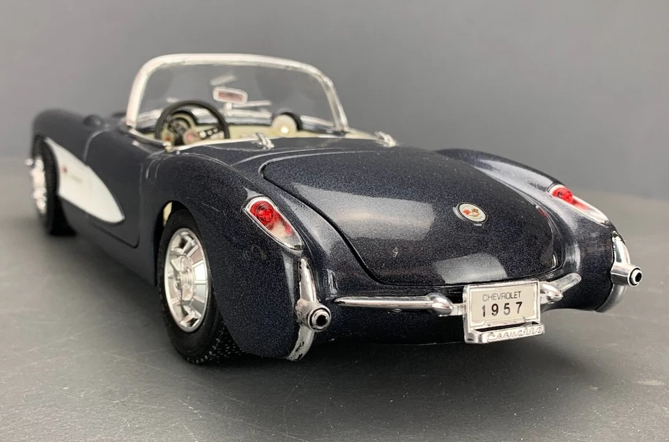 Corvette conversível 1:18 Road Tough Diecast 1957 - cinza metálico D0984 - Imagem 3 de 4