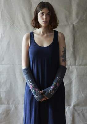 Erika Knight Damen Fäustlinge Strickmuster Wallflower in DK (British Blue 100)