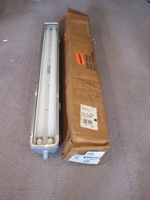 NEW RAL Rig A Lite IDP 800-4 120V 60Hz Marine Type Fluorescent Light IDP8002 AZZ