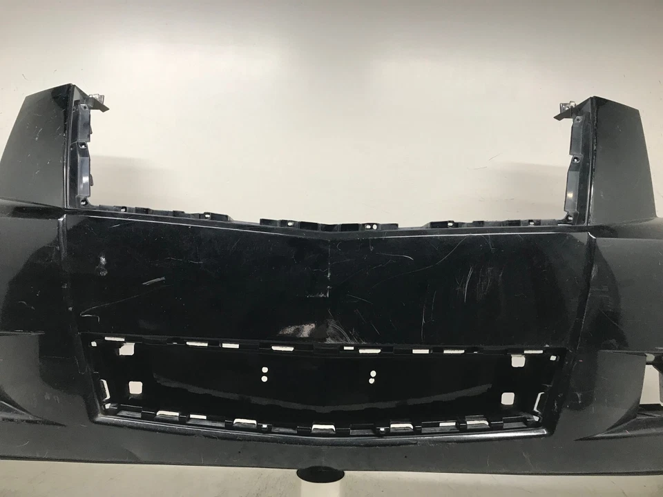 Capa de para-choque dianteiro preta 2008-2014 Cadillac Escalade Platinum 25975452 fabricante de equipamento original - Imagem 3 de 4