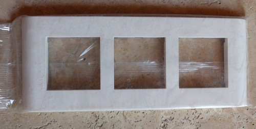 LEGRAND MOSAIC 75023 Enjoliveur Plaque 3 postes Triple Vertical Blanc neuf