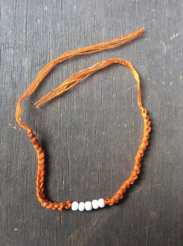 Bracelet Thai perles Sai Sin béni safran coton tissé Chance Thailande - Picture 2 of 4