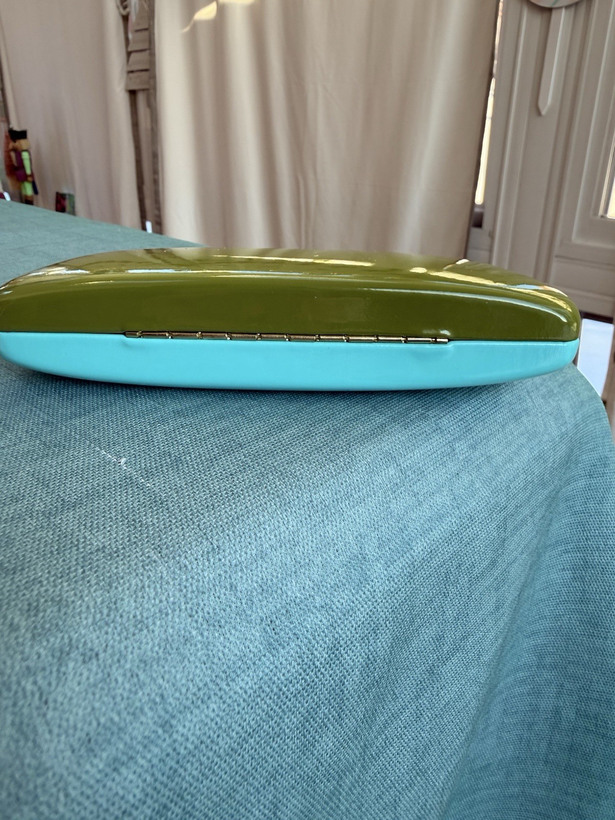 KATE SPADE, Green & Blue Turquoise Hard Shell Eye Glass Case And Cleaning Cloth thumbnail 5