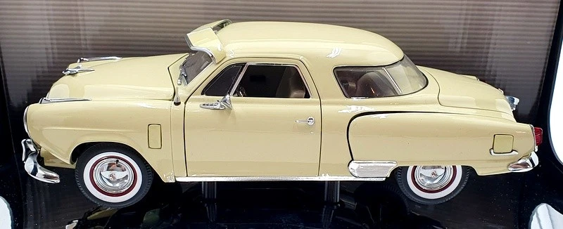 Highway 61 1/18 Scale Diecast 50114 - 1951 Studebaker Commander - Cream - Image 3 of 4