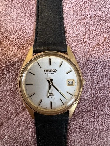 Vintage Seiko Quartz  SQ 8222-7009 Men’s Gold Case and Gold Dial Watch - RUNNING