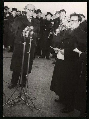 Photograph Nikolai S. Patolitschev next to Dr. h.c. Johannes Dieckmann at his 