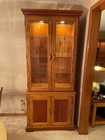 VTG HANDMADE HANDCRAFTED SOLID OAK & CHERRY CURIO CABINET LIGHTED GLASS SHELVES — photo 4