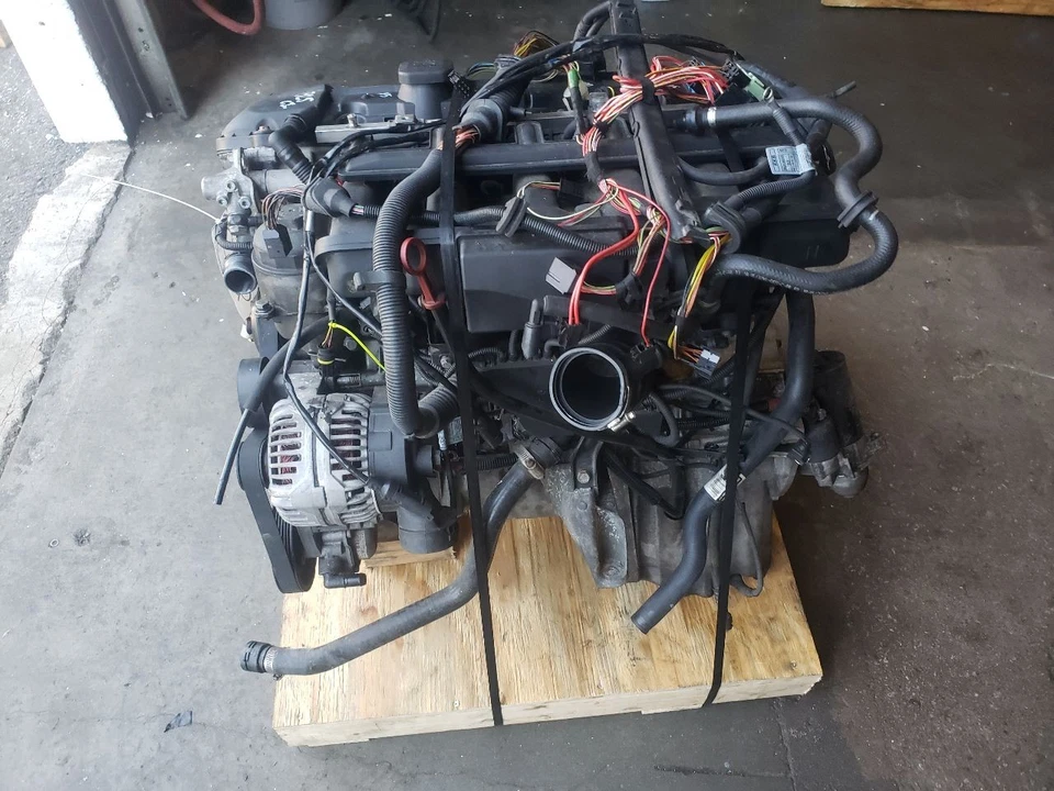 M54B25 Engine with Accessories - 2001 BMW 325CI Manual 2.5L 275000 kms 01-02 OEM - Image 3 of 4
