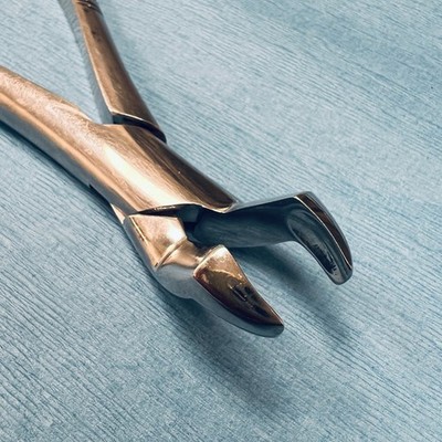 Hu-Friedy #210S Extraction Forceps, Upper 3rd Molar, Universal, E7