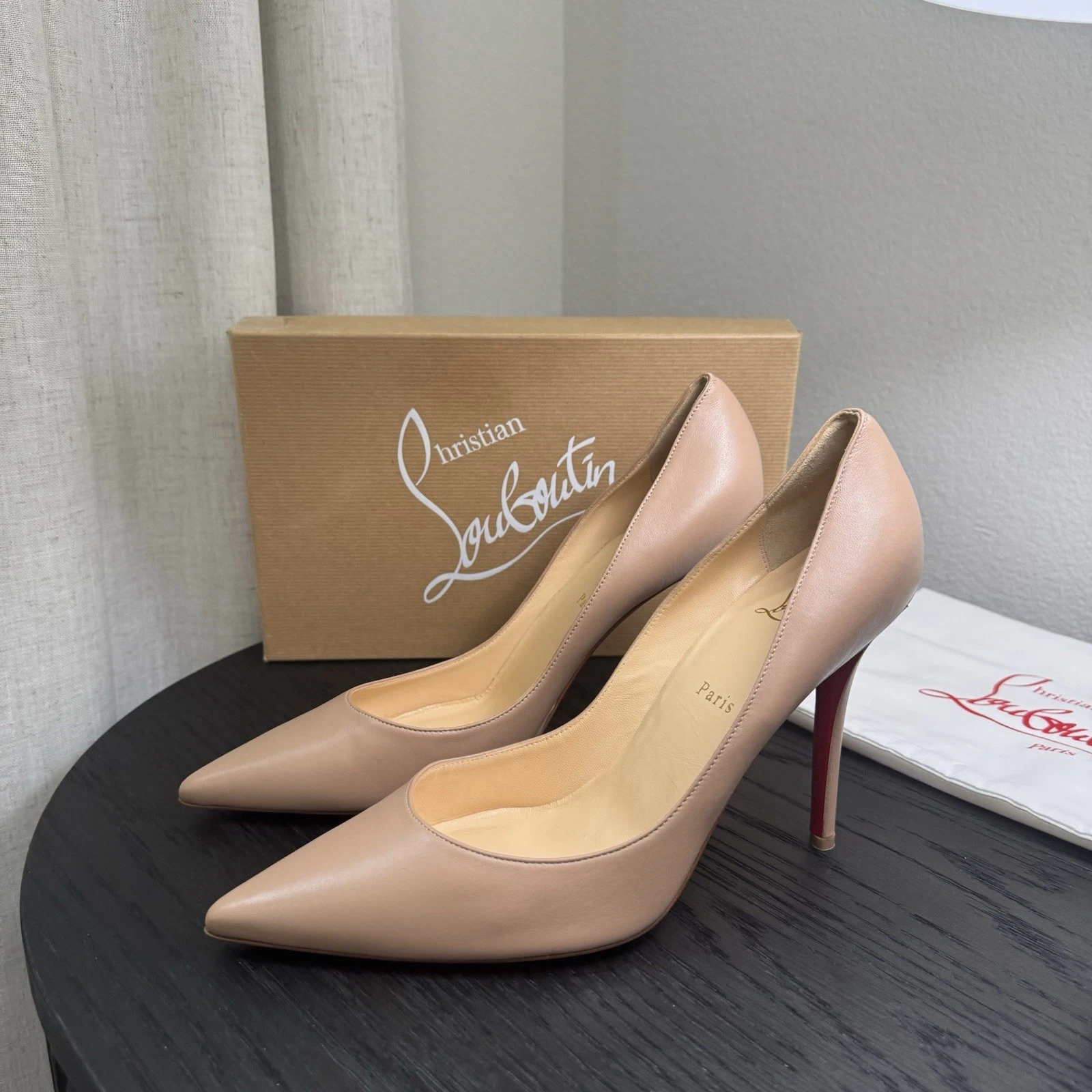 Christian Louboutin — Christian Louboutin Apostrophy 100 Pumps Nappa Nude 42