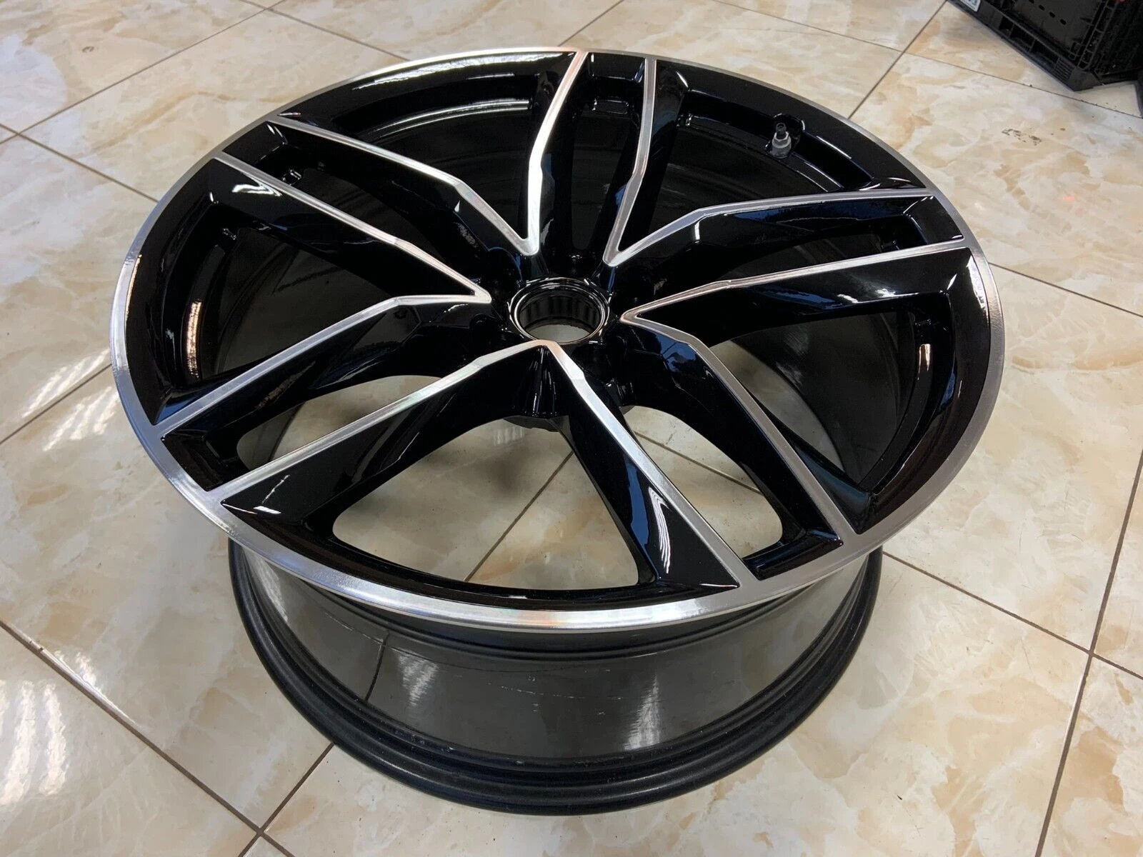 Audi Kompletträder mit 5 112