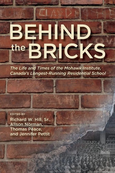 Richard W Hill Sr (U. A.) | Behind the Bricks | Taschenbuch | Englisch (2025)-image