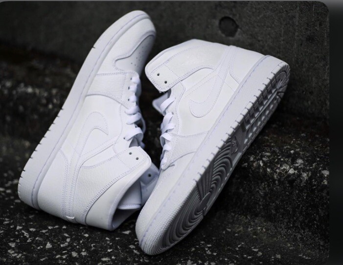 Nike Air Jordan 1 Mid Retro Triple White Men's Size 11 - (554724