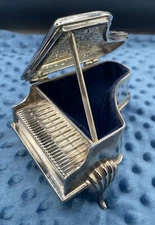 VINTAGE GRAND PIANO METAL ORMOLU MUSIC TRINKET BOX (works)