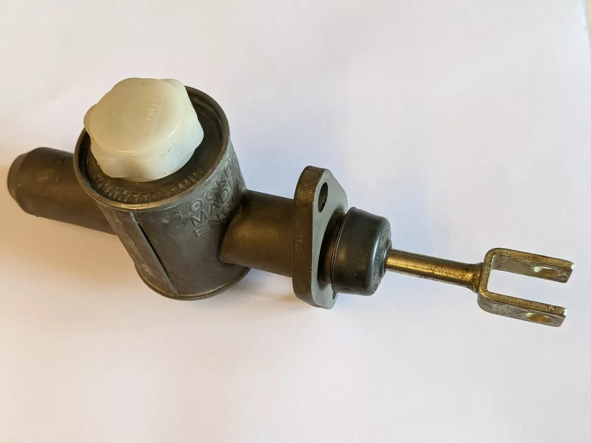BOND BUG 1970 1974 CLUTCH MASTER CYLINDER BB137