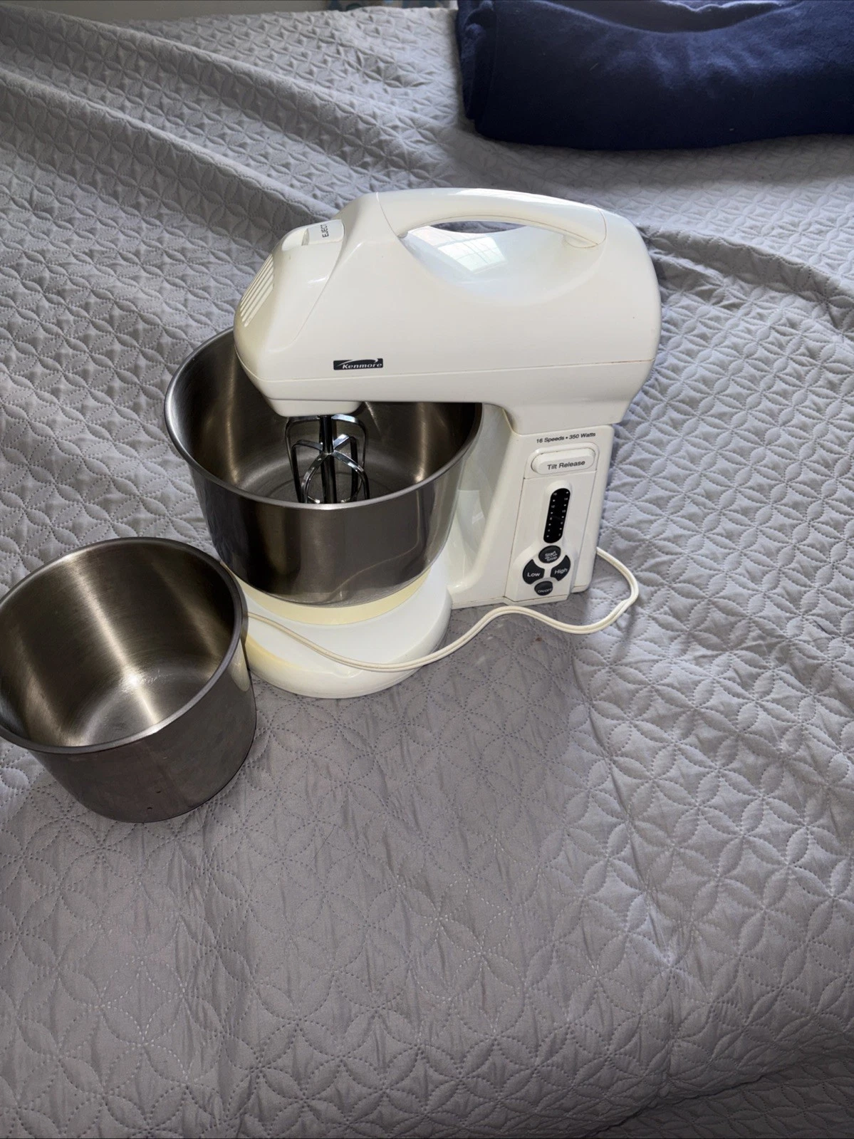 Kenmore KSM035 Stand Mixer With Two Beaters And Two Bowls Tested/Works Great
Opens in a new window o