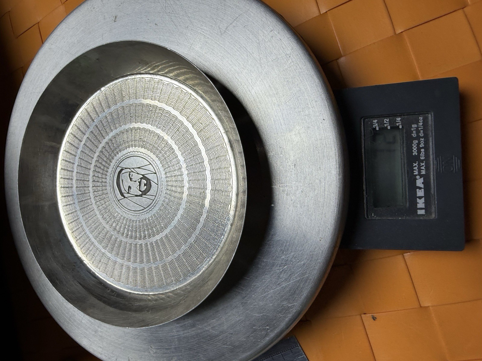 Antique  niello Silver Plate Sheikh Zayed bin Sultan Of UAE  Photo 72 Grams R150