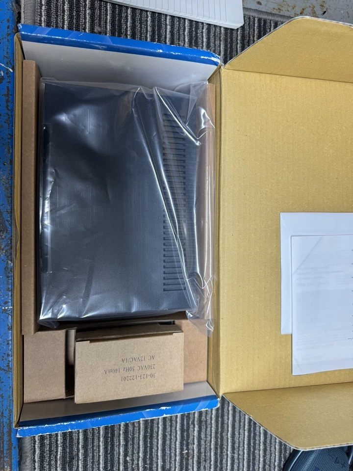 ZyXEL Prestige 202H Router 27/04 - Image 2 of 3