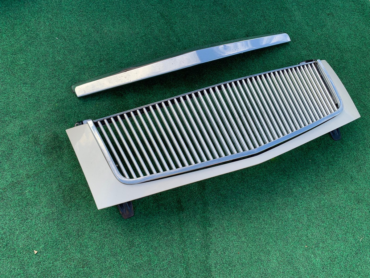 2002-2006 Cadillac Escalade E&G Classics Metal Vertical