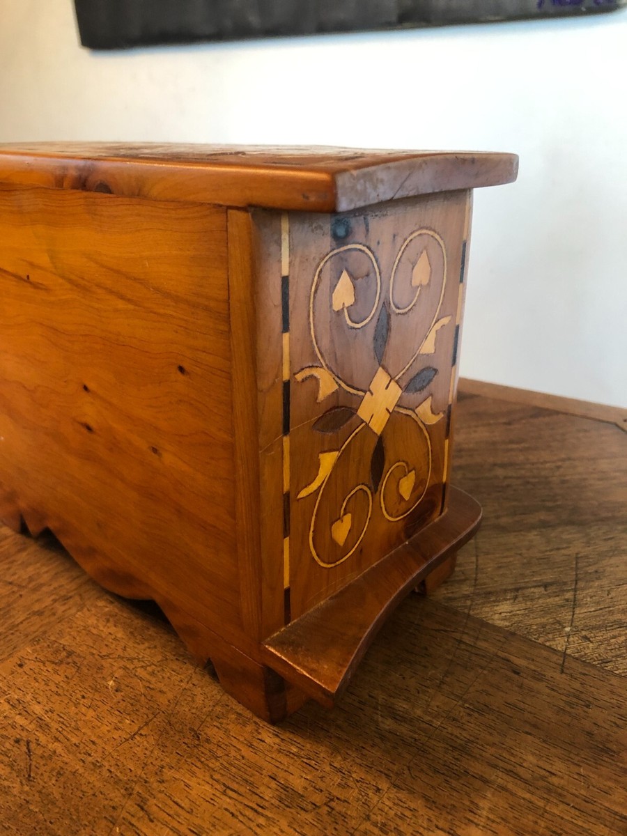Petite Commode De Poupée En Bois - Fabrication Française - Marqueterie - Bon état